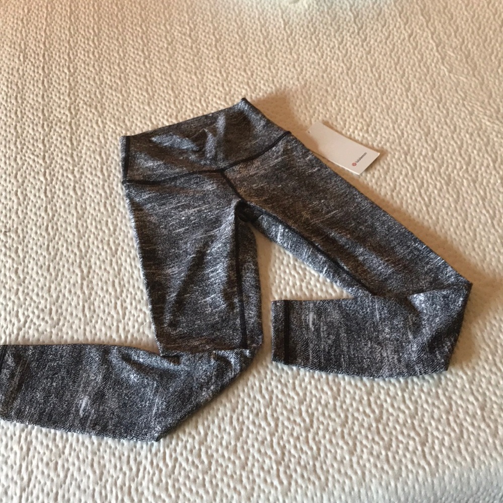 NWT Lululemon crop pants sz 4